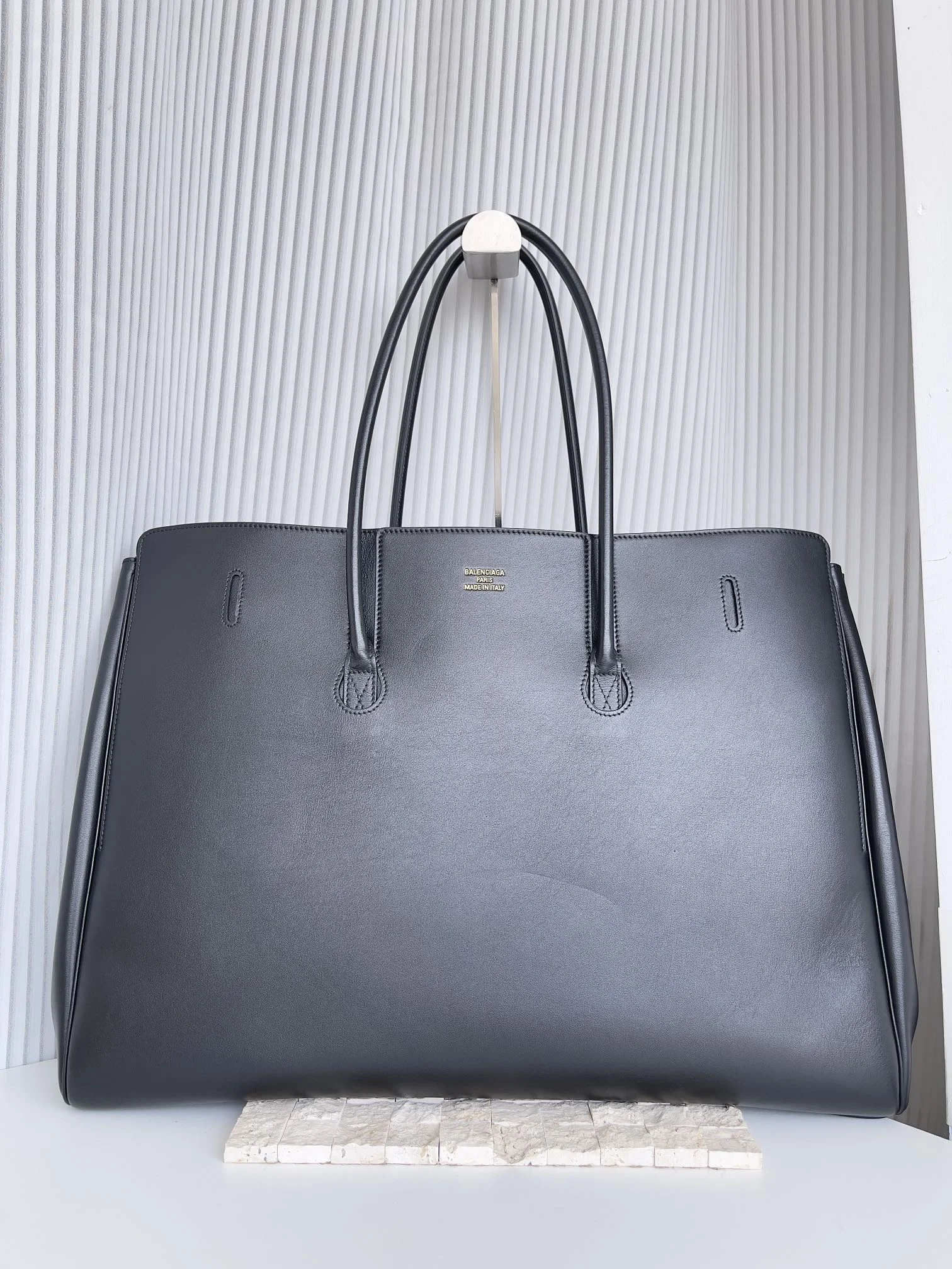 SunProtective Balenciaga Air Large Handbag - 51.8x61.9x23.8 cm C 60882