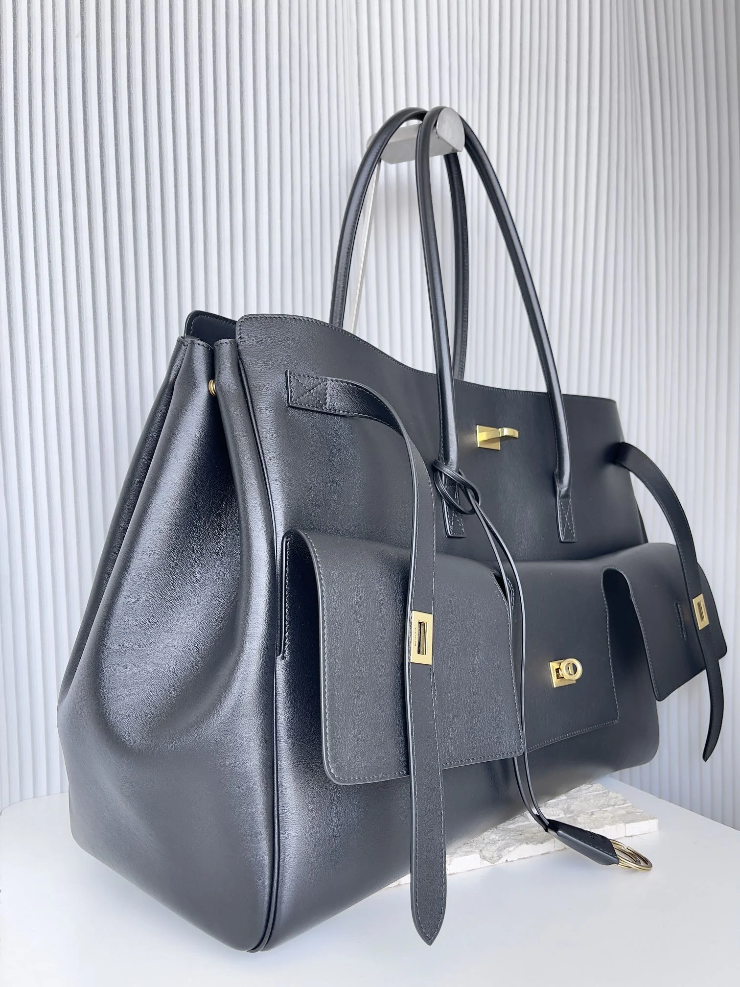 SunProtective Balenciaga Air Large Handbag - 51.8x61.9x23.8 cm C 60882