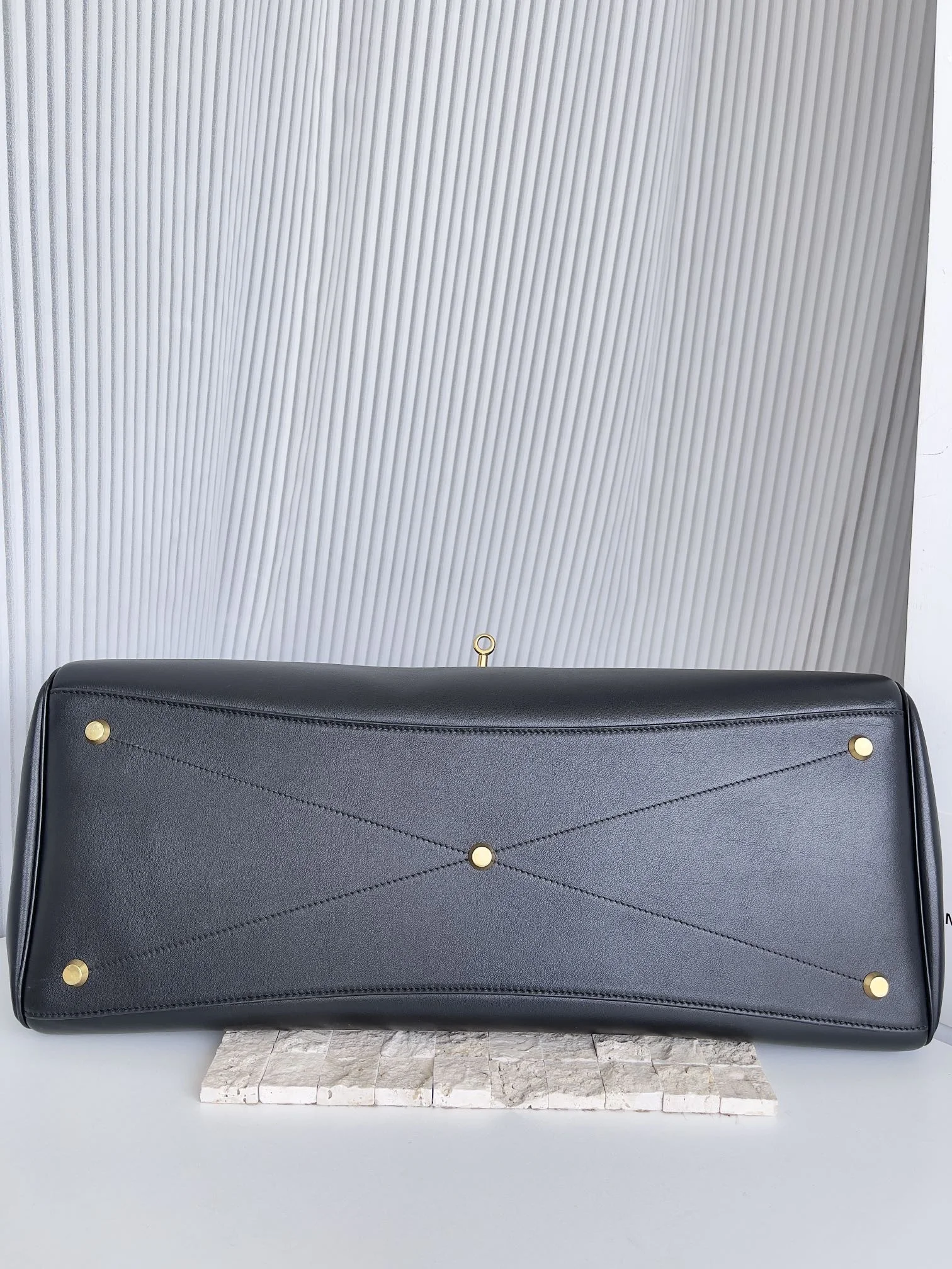 SunProtective Balenciaga Air Large Handbag - 51.8x61.9x23.8 cm C 60882
