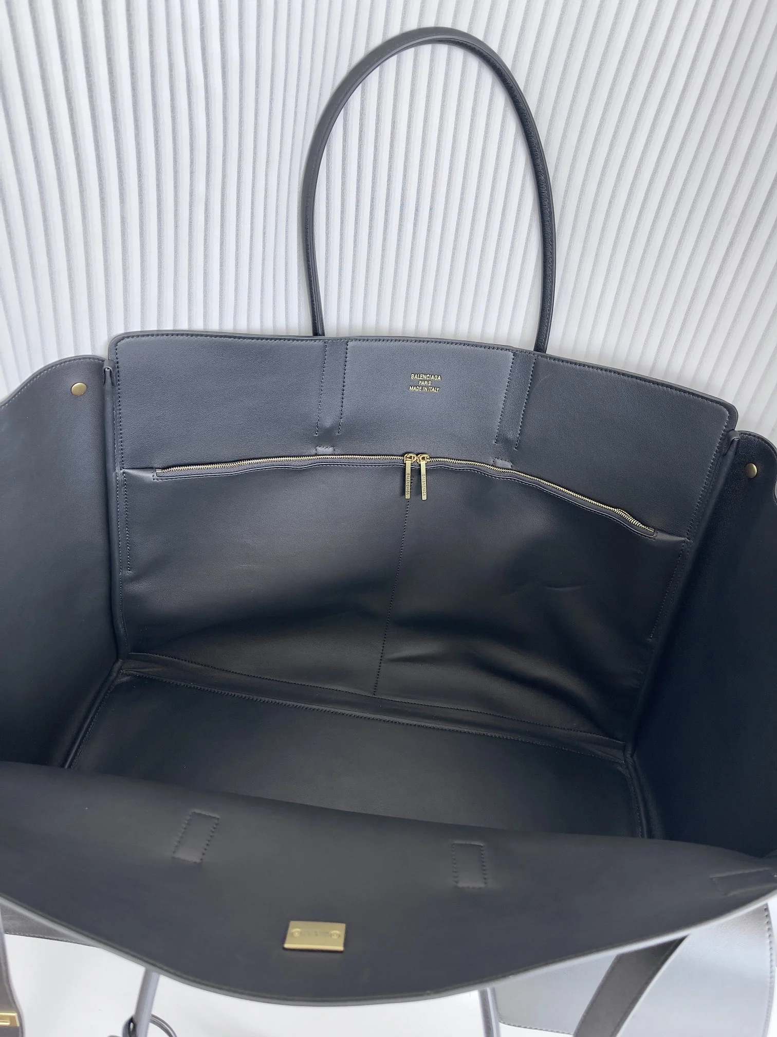 SunProtective Balenciaga Air Large Handbag - 51.8x61.9x23.8 cm C 60882