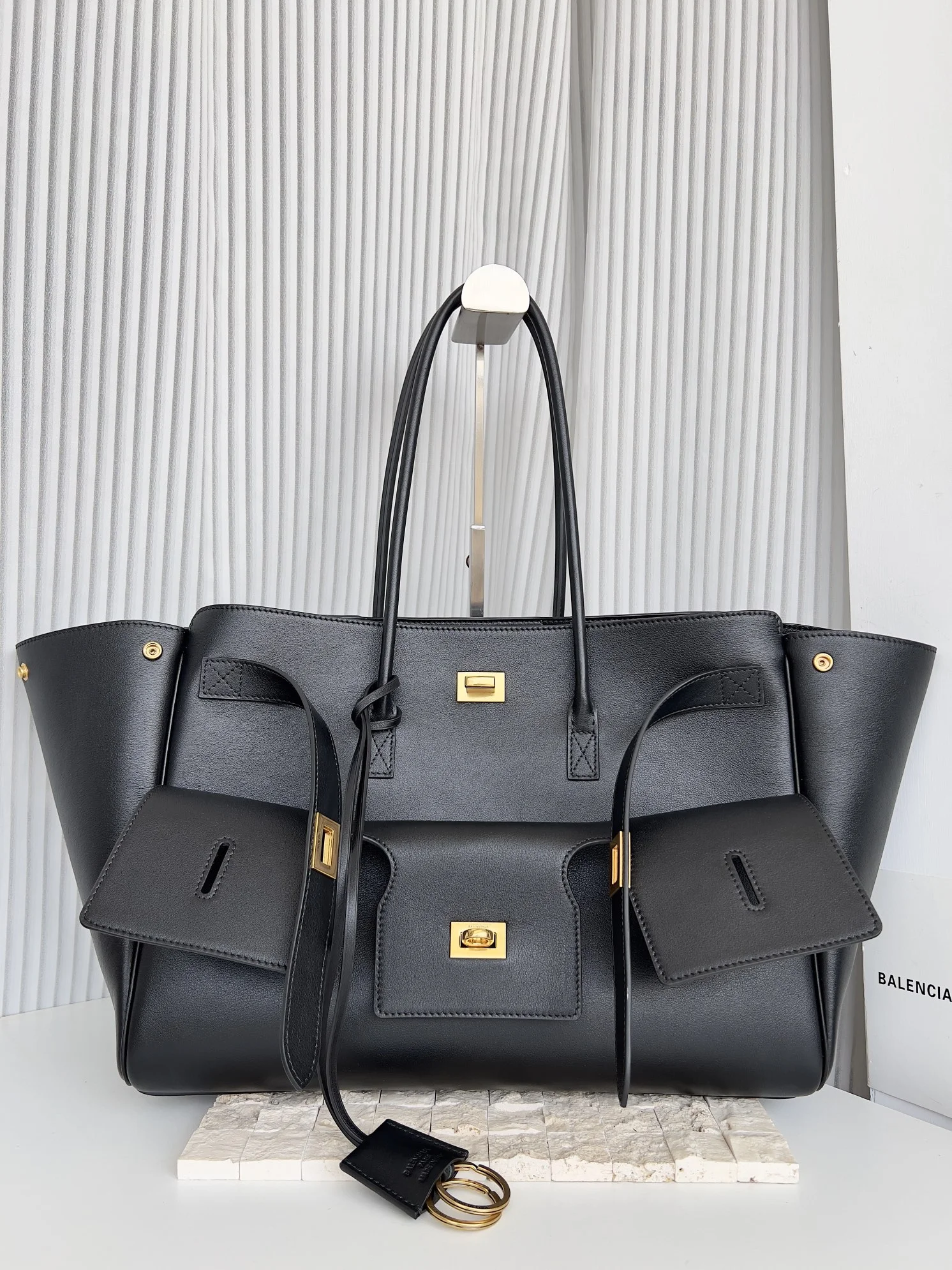 Balenciaga Air Messenger Bag -  Urban Style 35.9x28.9x16 cm Versatile 60877