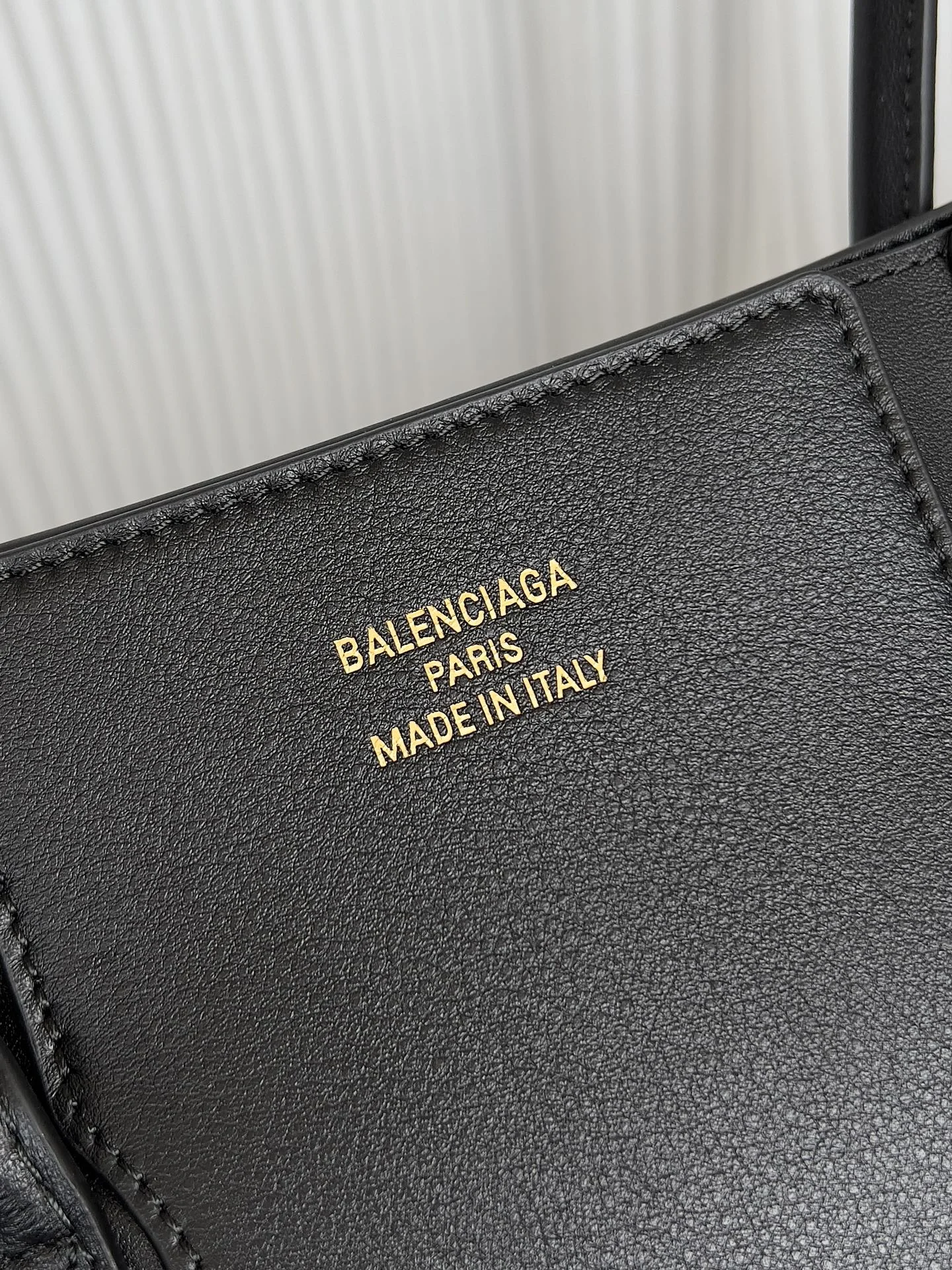 Balenciaga Air Messenger Bag -  Urban Style 35.9x28.9x16 cm Versatile 60877