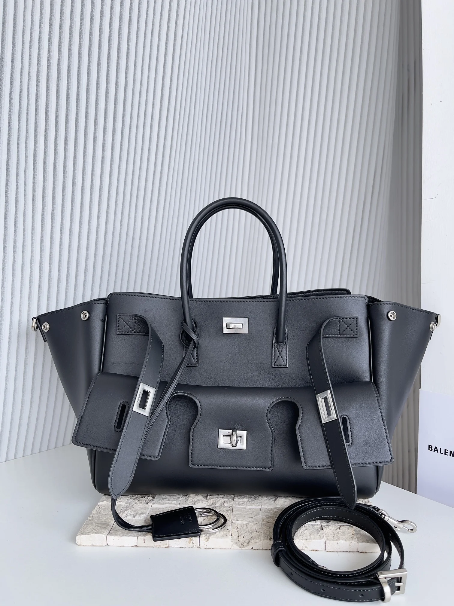 Balenciaga Air Trumpet Bag - 30x20.5x12 cm  Design TimelessDesign 60867