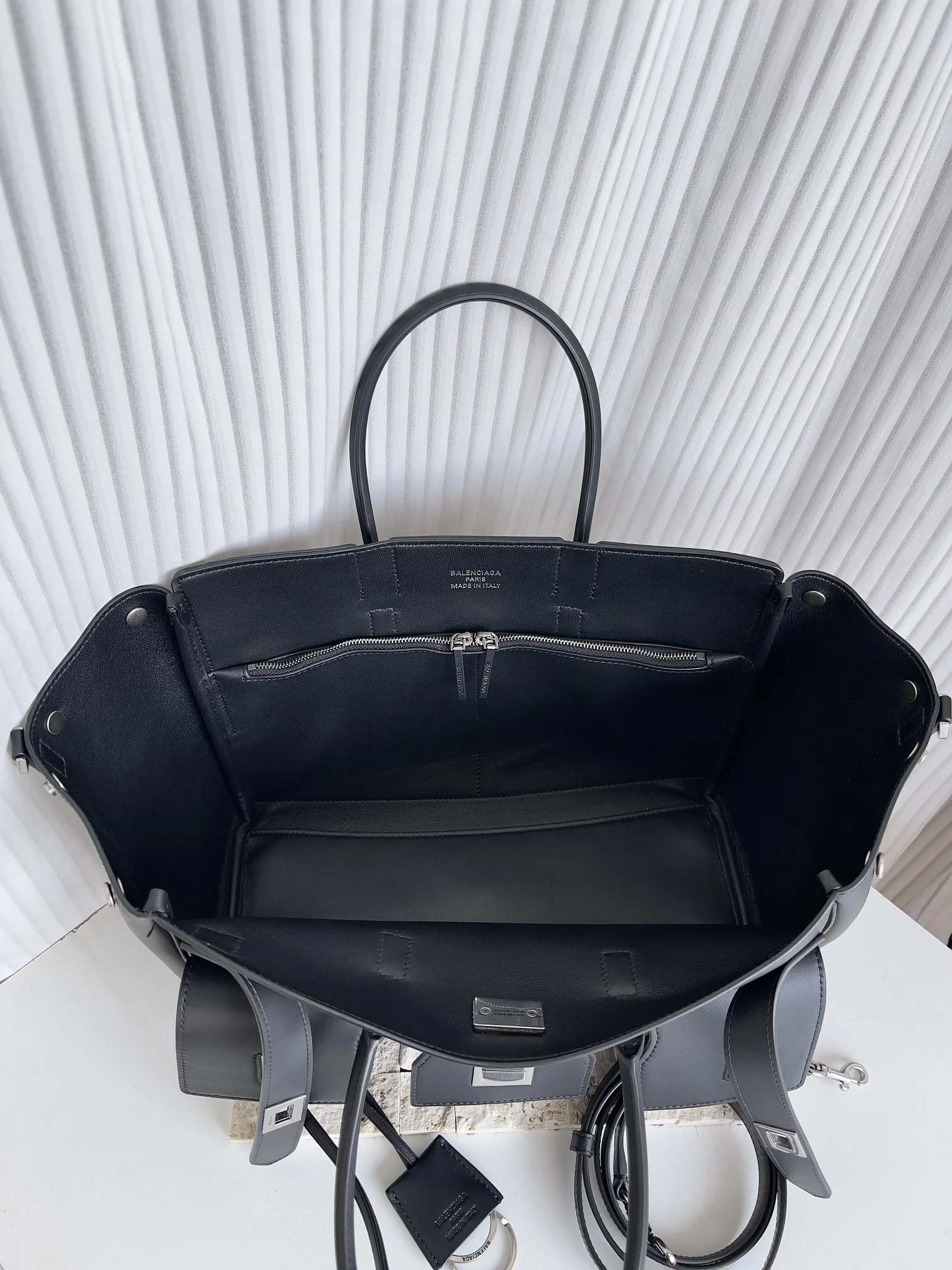 Balenciaga Air Trumpet Bag - 30x20.5x12 cm  Design TimelessDesign 60867