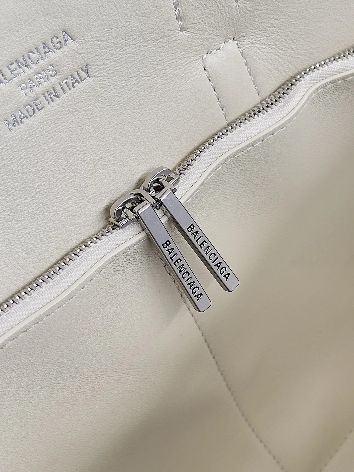 Balenciaga Air Trumpet Bag -  Luxury Satchel 30x20.5 cm Youthful 60868