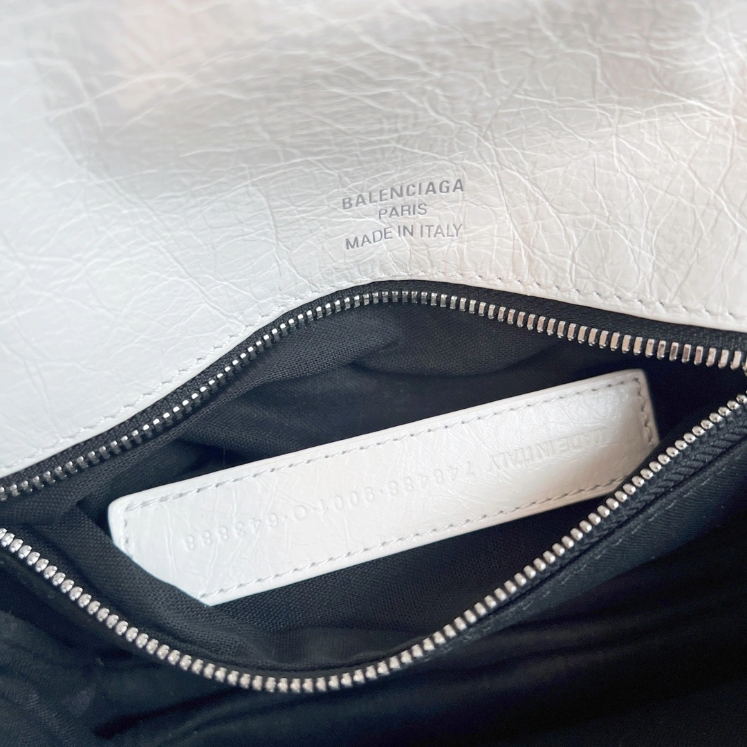 Balenciaga BB  Small Oil Wax White Chain Shoulder Bag FreshLook 60892