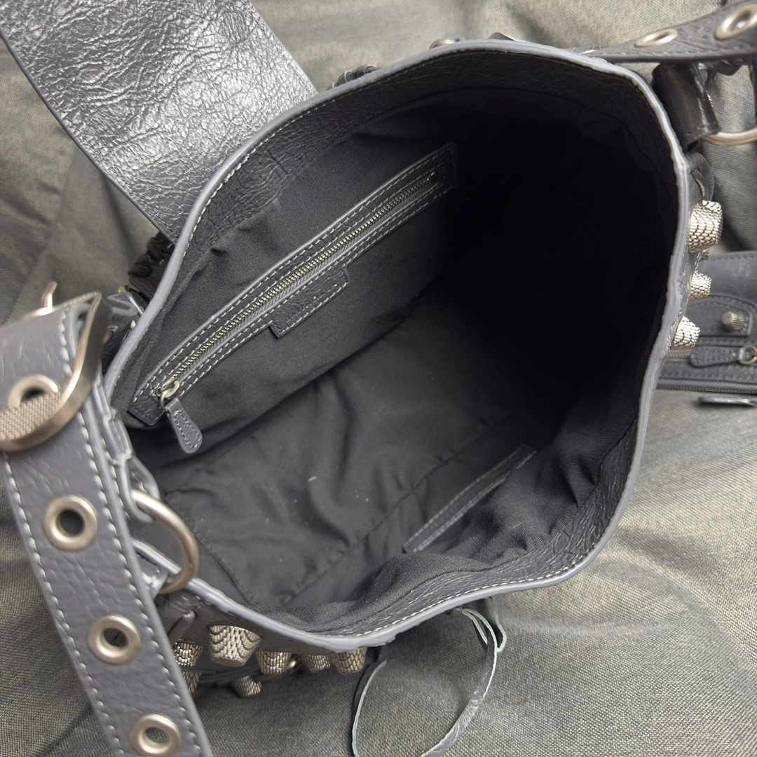 Balenciaga Black Le Cagole Half-Moon Underarm Bag in Lambskin Unisex 61105