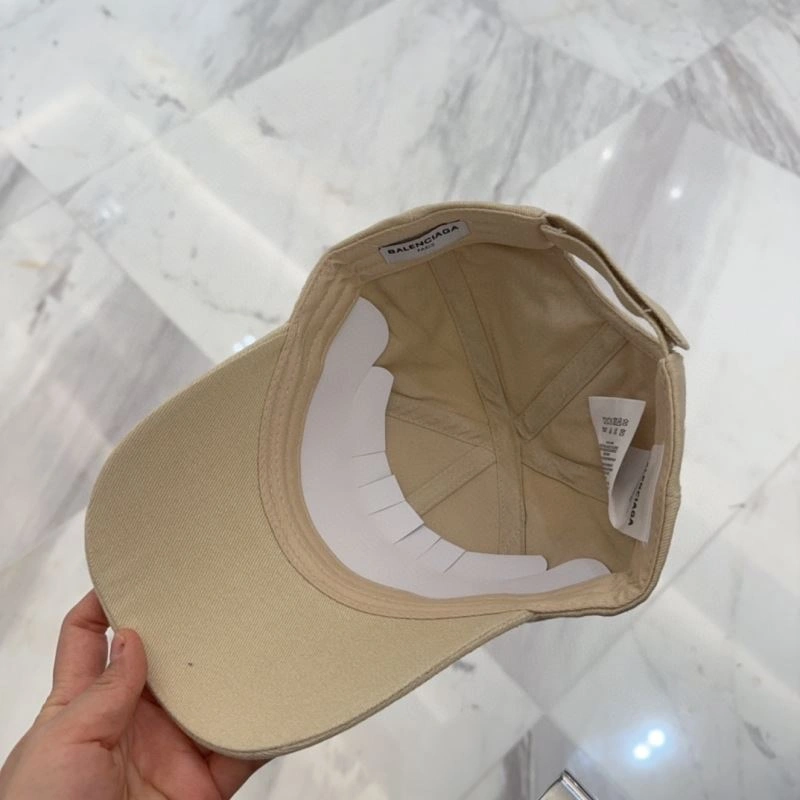 Trendsetting Balenciaga Caps 260720