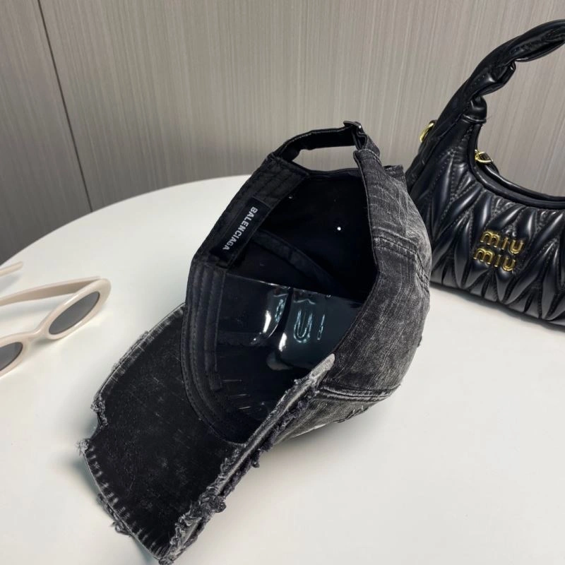 Balenciaga Caps UrbanChic 260688