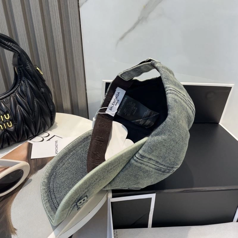 Balenciaga Caps AllSeason 260702