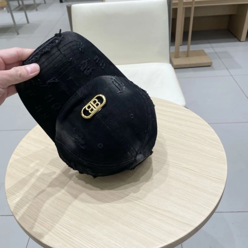 Chic Balenciaga Caps 260601