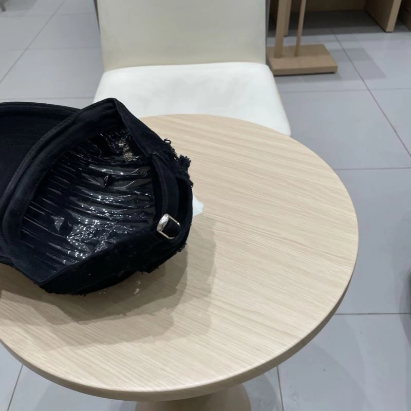 Chic Balenciaga Caps 260601