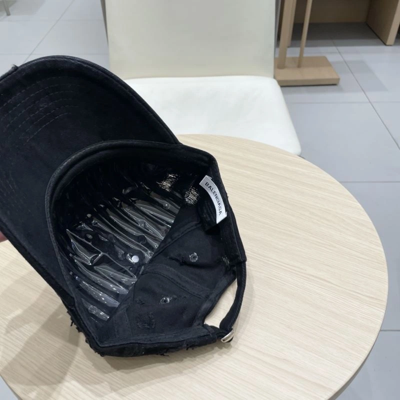 Chic Balenciaga Caps 260601