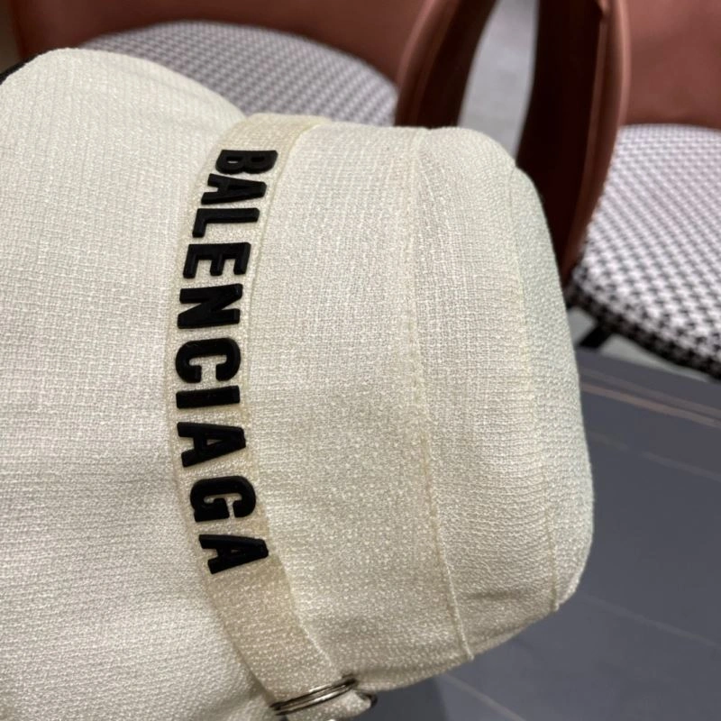 Supportive Balenciaga Caps 262610