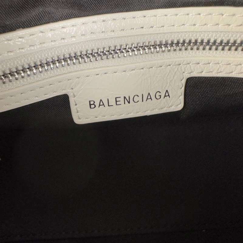 Thermal Balenciaga  Italian Leather Travel Bag with Detachable Accessories 75308