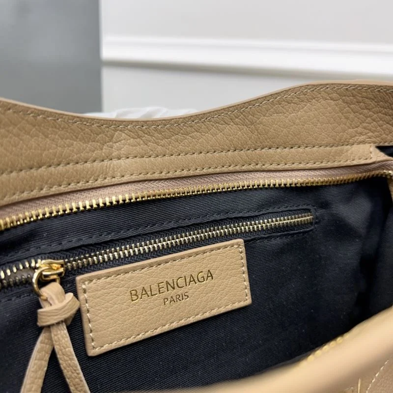 Balenciaga  Goat Leather Motorcycle Bag - Apricot Gold UrbanStyle 38304