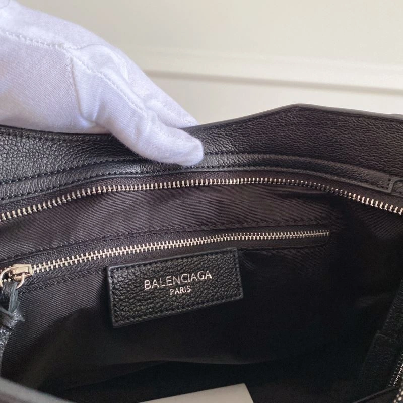 TechFriendly Balenciaga  Italian Goat Leather Motorcycle Bag with Studs - 38cm 66933