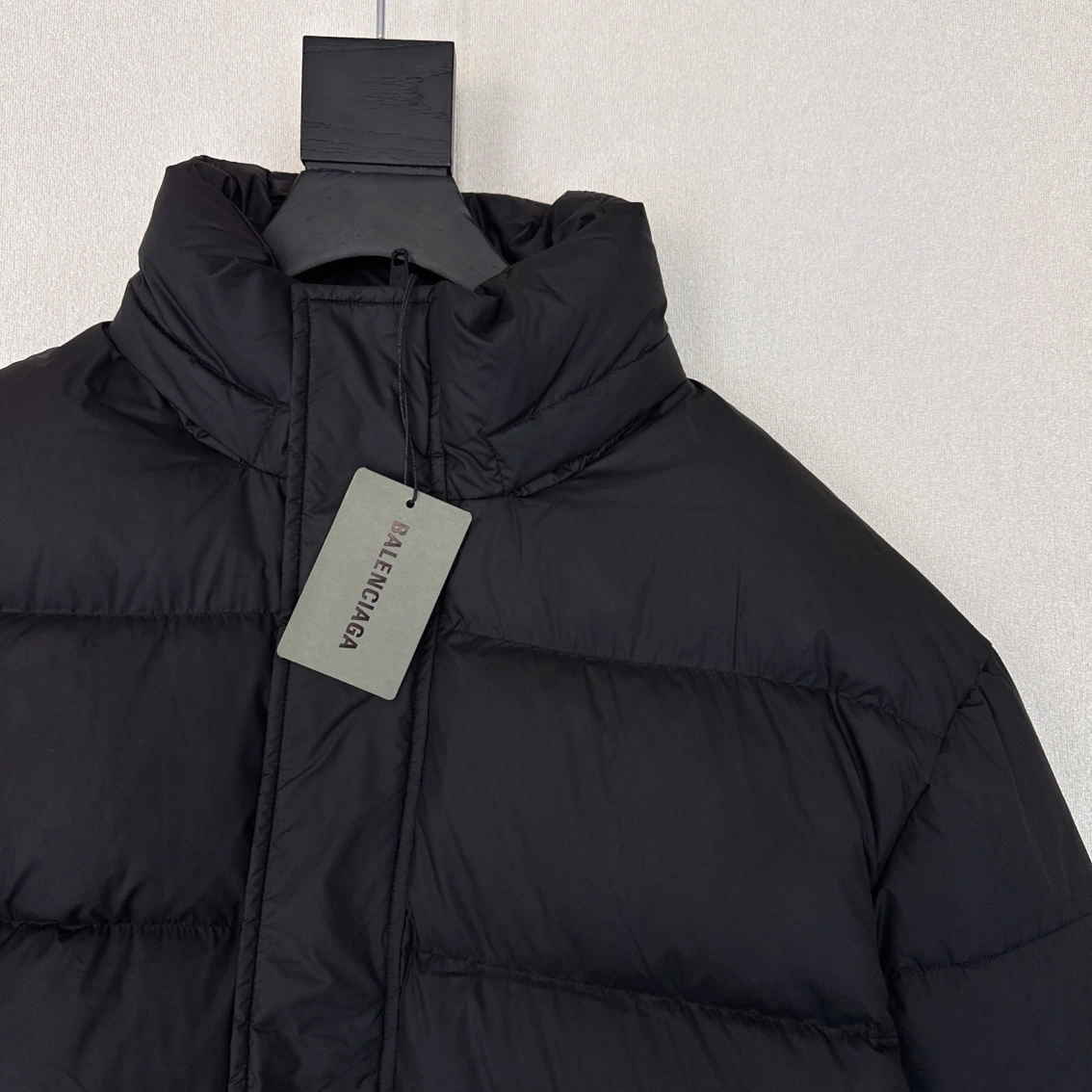 ModernLook Balenciaga Down Jackets 98903