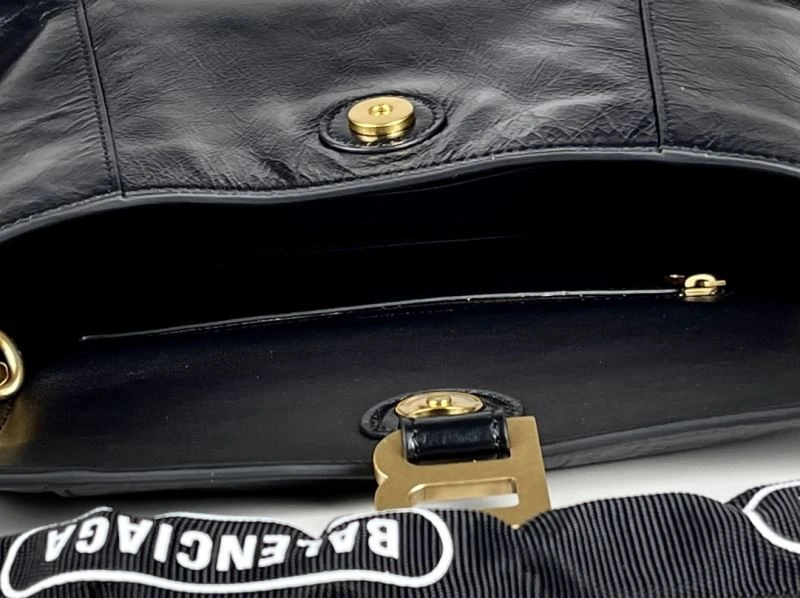 Casual Balenciaga Downtown Chain Shoulder Bag in Black Gold Wax Leather 72578