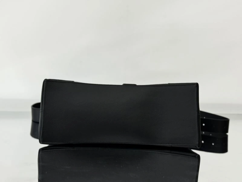 Timeless Balenciaga Downtown Hourglass Bag -  Cowhide Crossbody Tote 66988