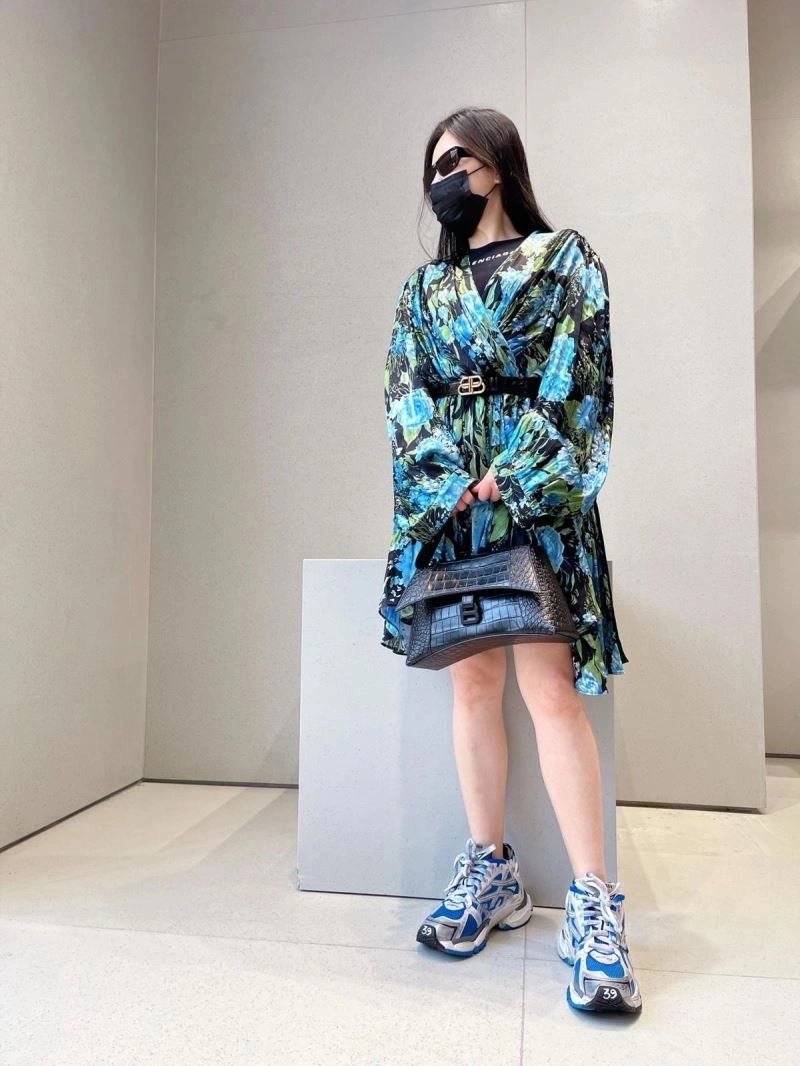 Flexible Balenciaga Downtown Hourglass Crocodile-Patterned Crossbody Bag 66990