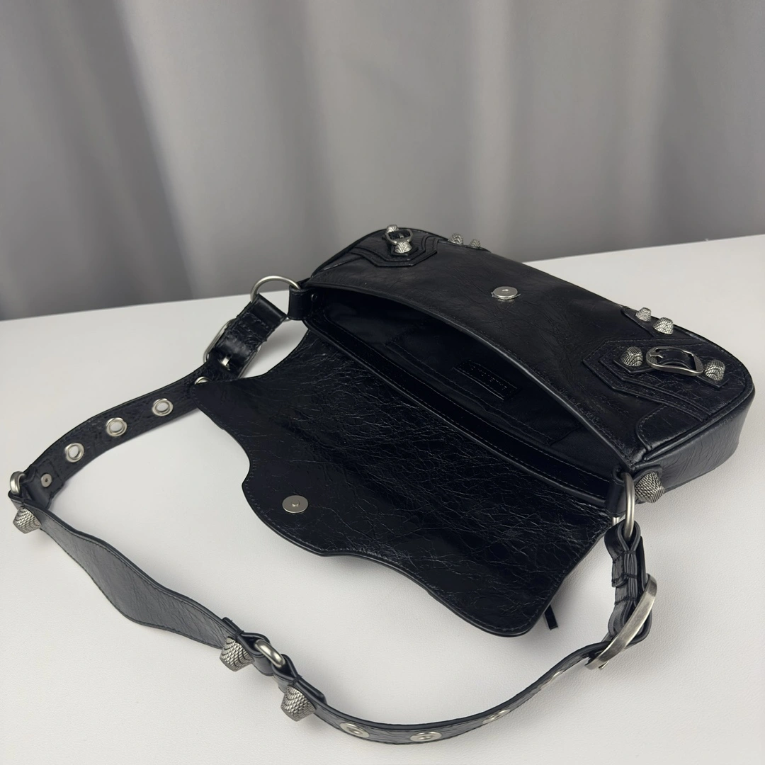 MultiPurpose Balenciaga Everyday Large Baguette Sling Bag in Lambskin 61106