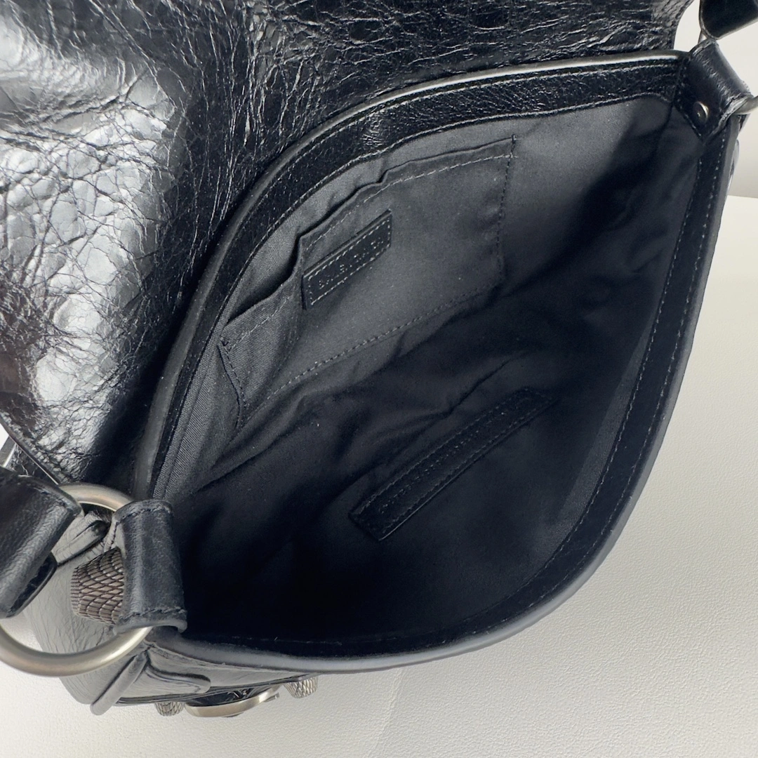 MultiPurpose Balenciaga Everyday Large Baguette Sling Bag in Lambskin 61106