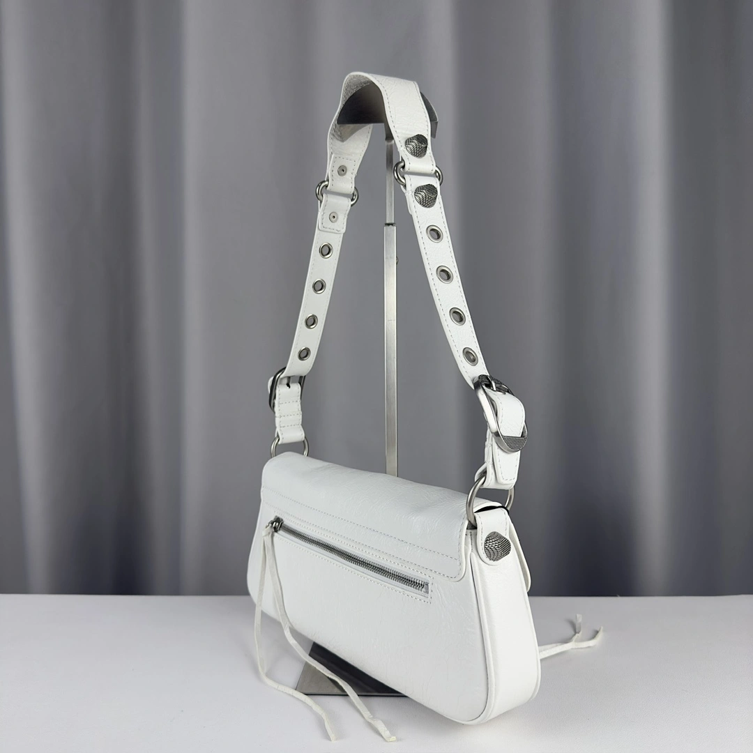 RelaxedFit Balenciaga Everyday Large Lambskin Sling Baguette Bag 61104
