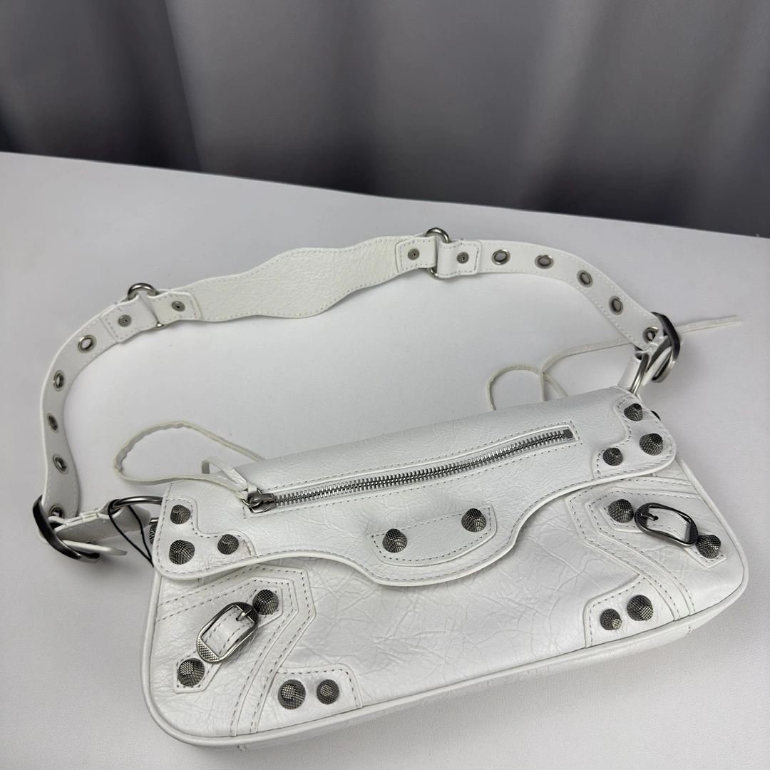 RelaxedFit Balenciaga Everyday Large Lambskin Sling Baguette Bag 61104