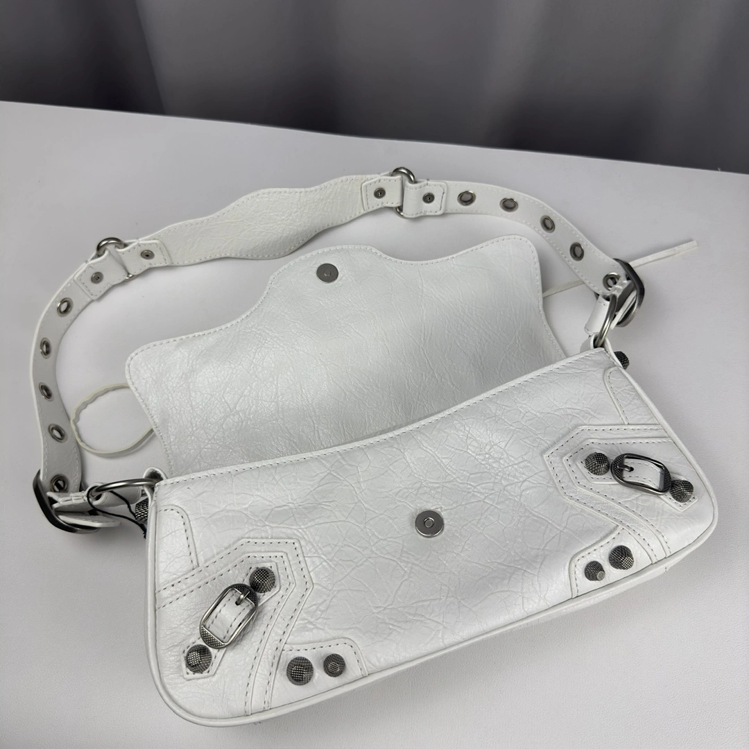 RelaxedFit Balenciaga Everyday Large Lambskin Sling Baguette Bag 61104