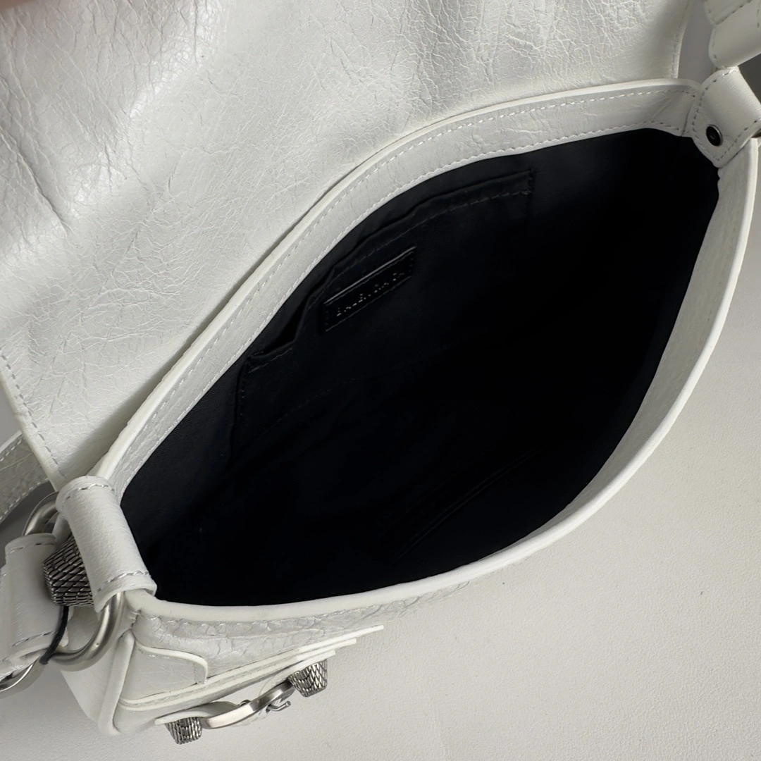 RelaxedFit Balenciaga Everyday Large Lambskin Sling Baguette Bag 61104