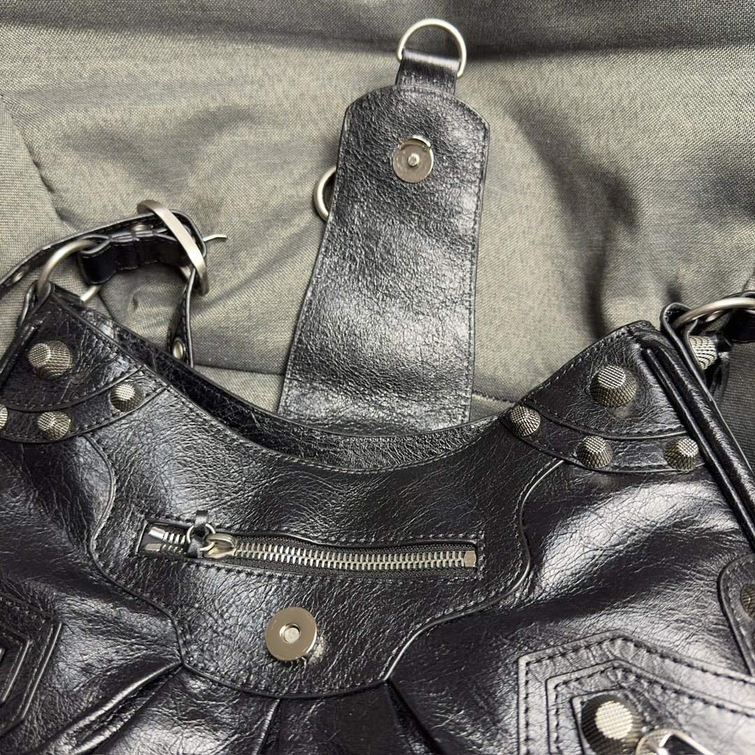 Balenciaga Exploded Lambskin Le Cagole Half-Moon Bag Versatile 61116