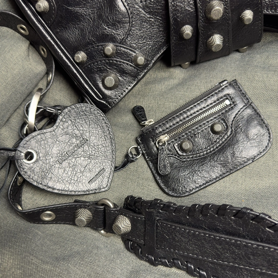 Balenciaga Exploded Lambskin Le Cagole Half-Moon Bag Versatile 61116