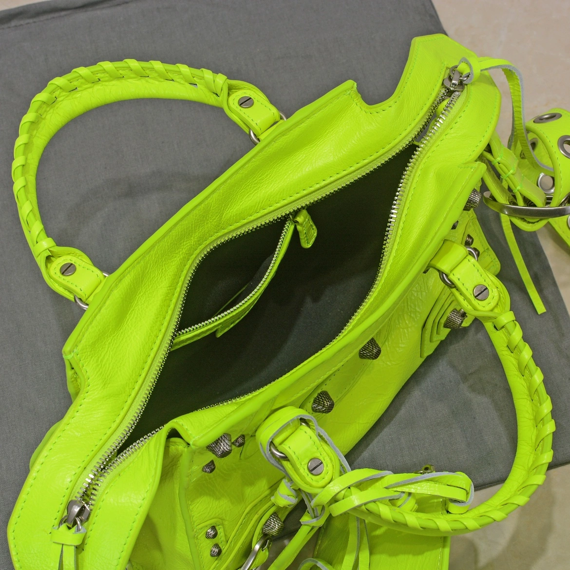 TimelessDesign Balenciaga Fluorescent Green Neo Cagole Heart Mirror Bag 60974