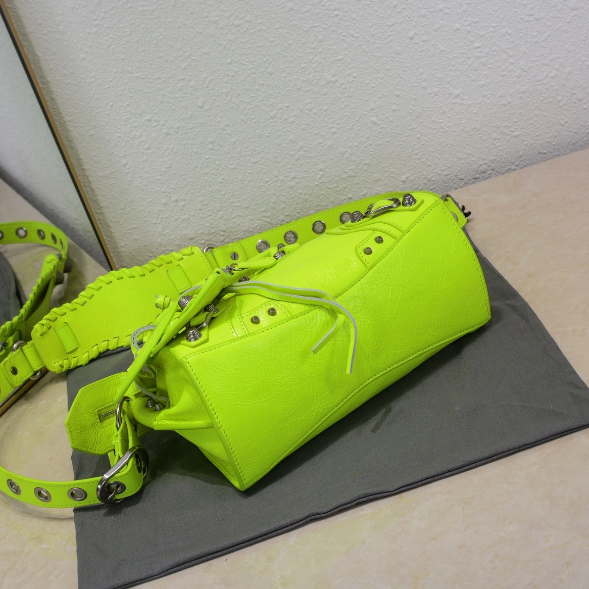 TimelessDesign Balenciaga Fluorescent Green Neo Cagole Heart Mirror Bag 60974