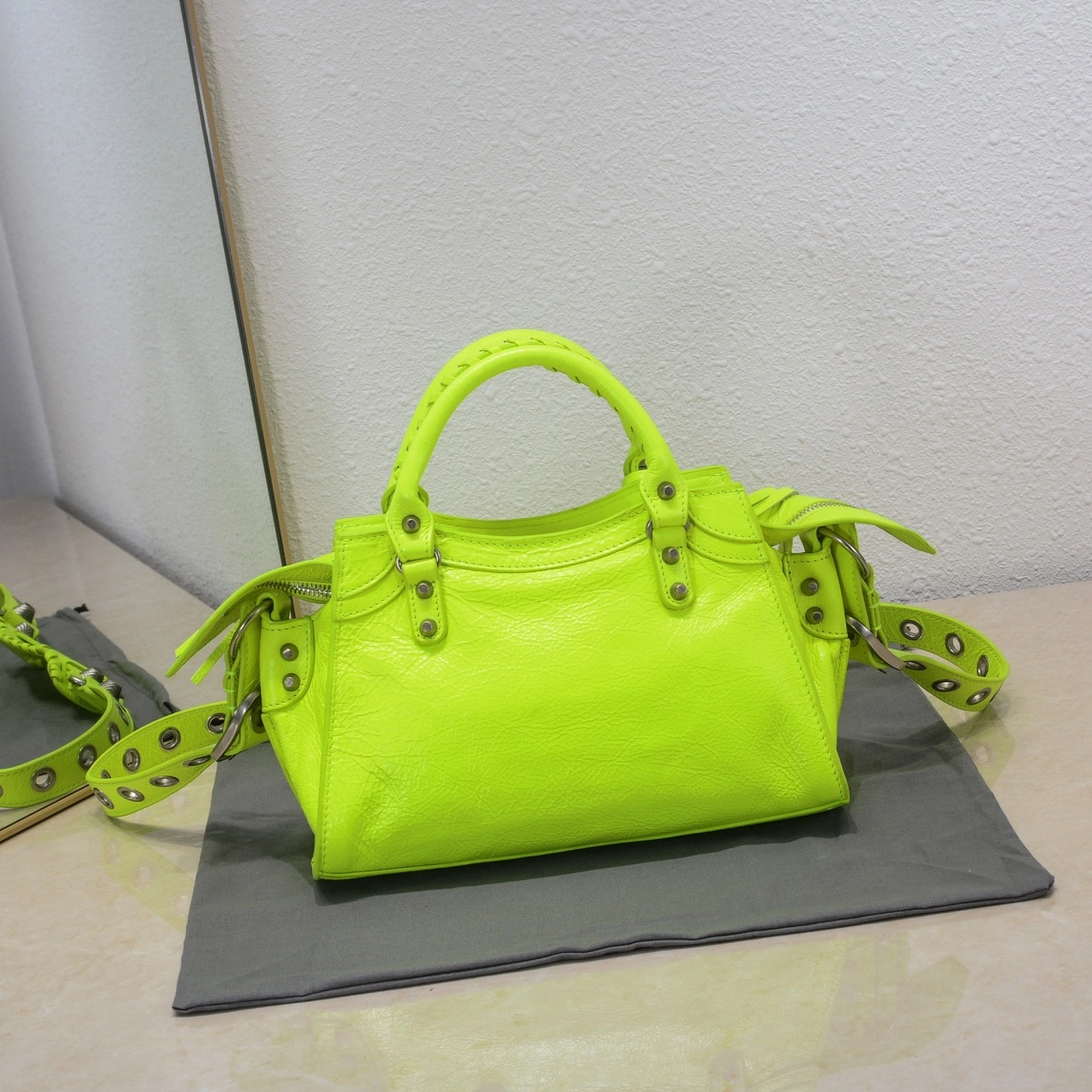 TimelessDesign Balenciaga Fluorescent Green Neo Cagole Heart Mirror Bag 60974