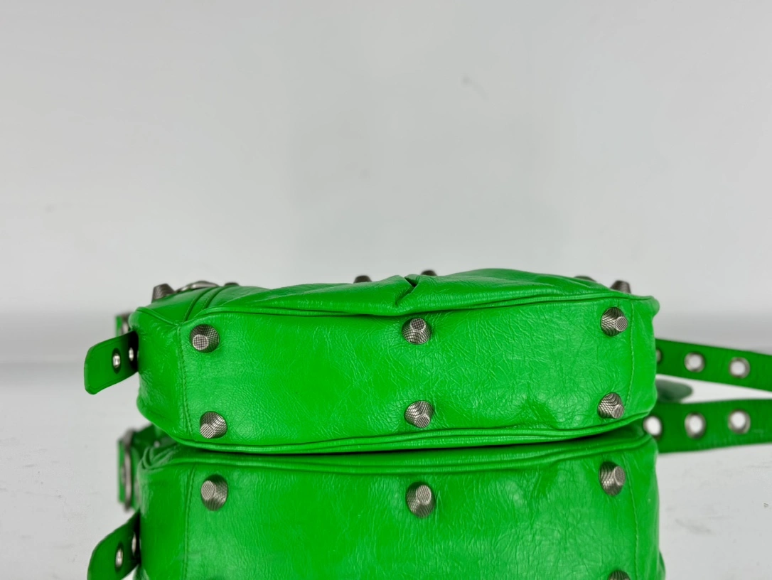 Sleek Balenciaga Green Oil Wax Le Cagole Half-Moon Dumpling Bag 61069
