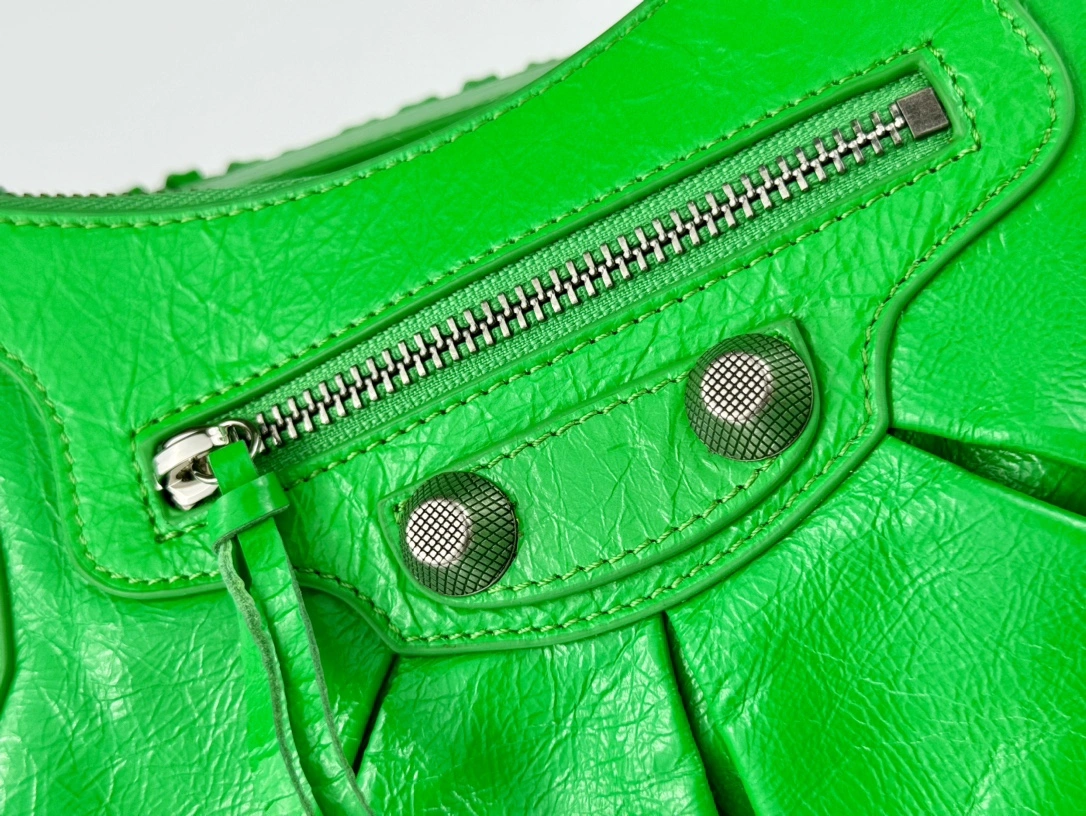 Sleek Balenciaga Green Oil Wax Le Cagole Half-Moon Dumpling Bag 61069