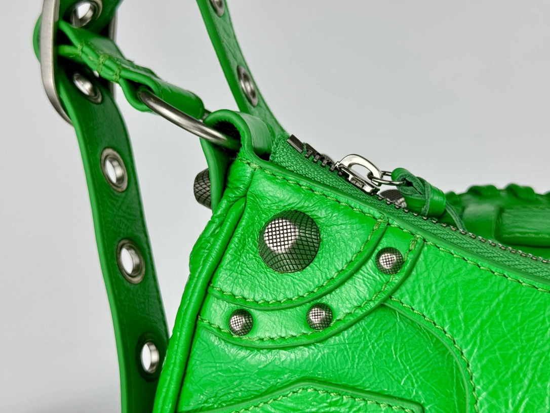 Sleek Balenciaga Green Oil Wax Le Cagole Half-Moon Dumpling Bag 61069
