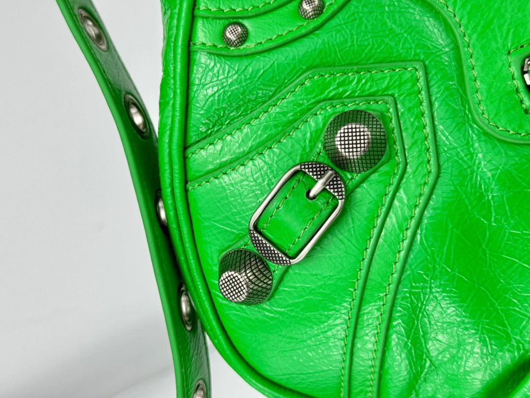 Sleek Balenciaga Green Oil Wax Le Cagole Half-Moon Dumpling Bag 61069