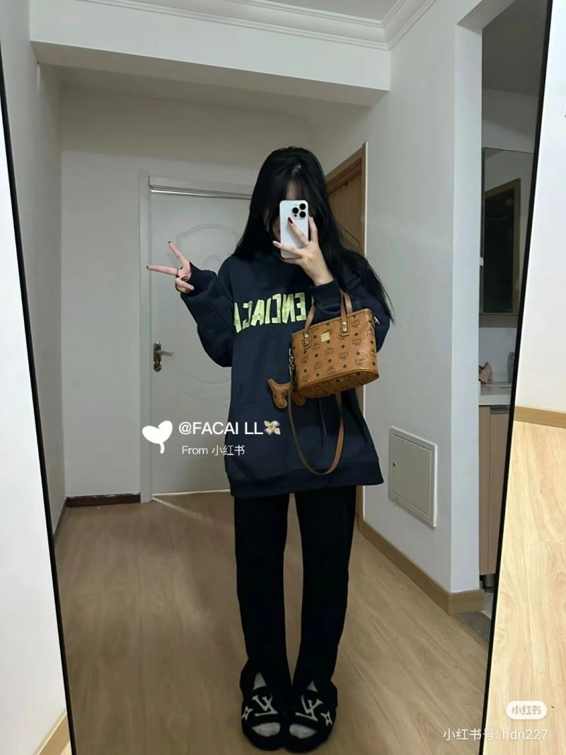 Breathable Balenciaga Hoodies 98229