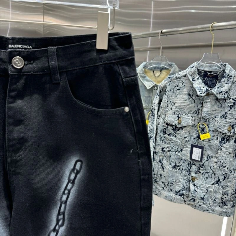 Trendsetting Balenciaga Jeans 96528