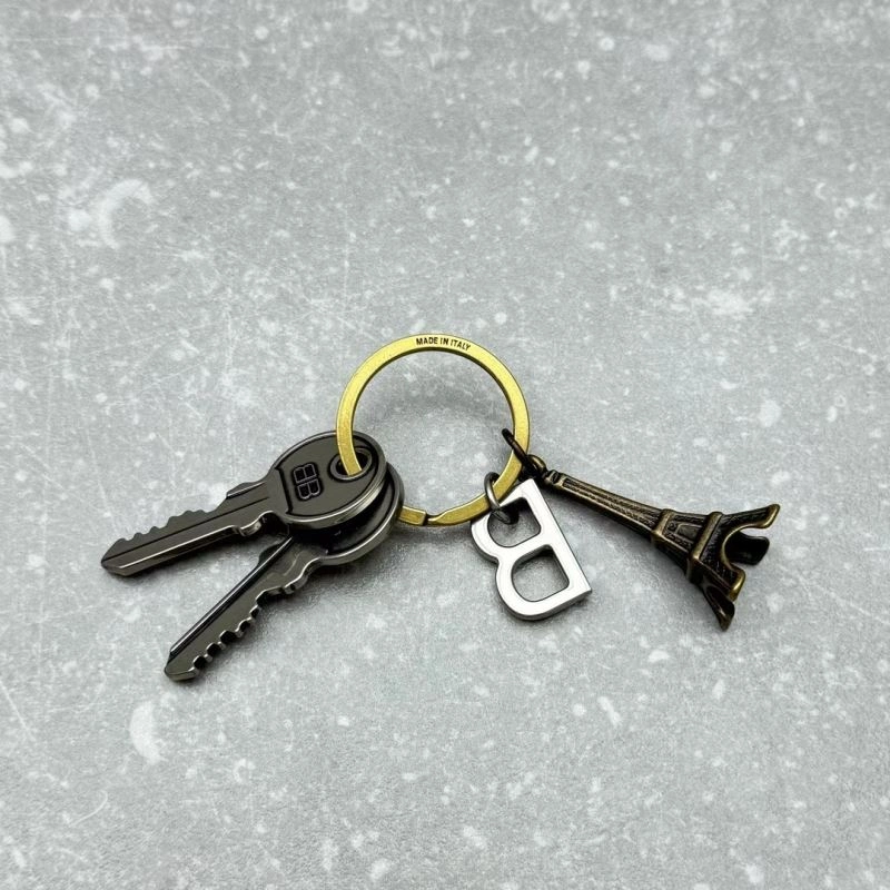 Sporty Balenciaga Keys 64321
