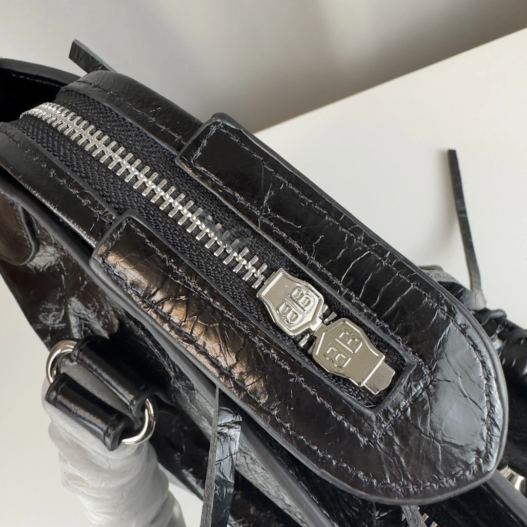 Balenciaga Large Batch 600 Motorcycle Shoulder Bag - Silver Rivet Trendsetting 60985