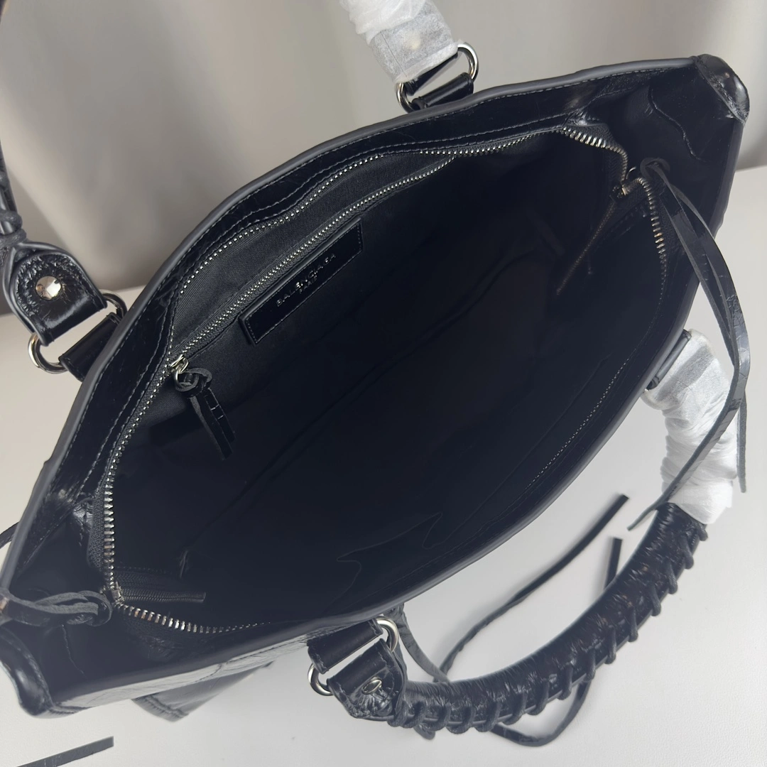 Balenciaga Large Batch 600 Motorcycle Shoulder Bag - Silver Rivet Trendsetting 60985
