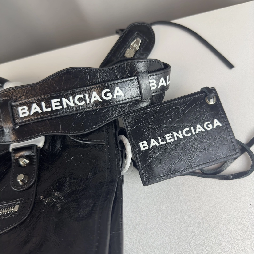 Balenciaga Large Batch 600 Motorcycle Shoulder Bag - Silver Rivet Trendsetting 60985