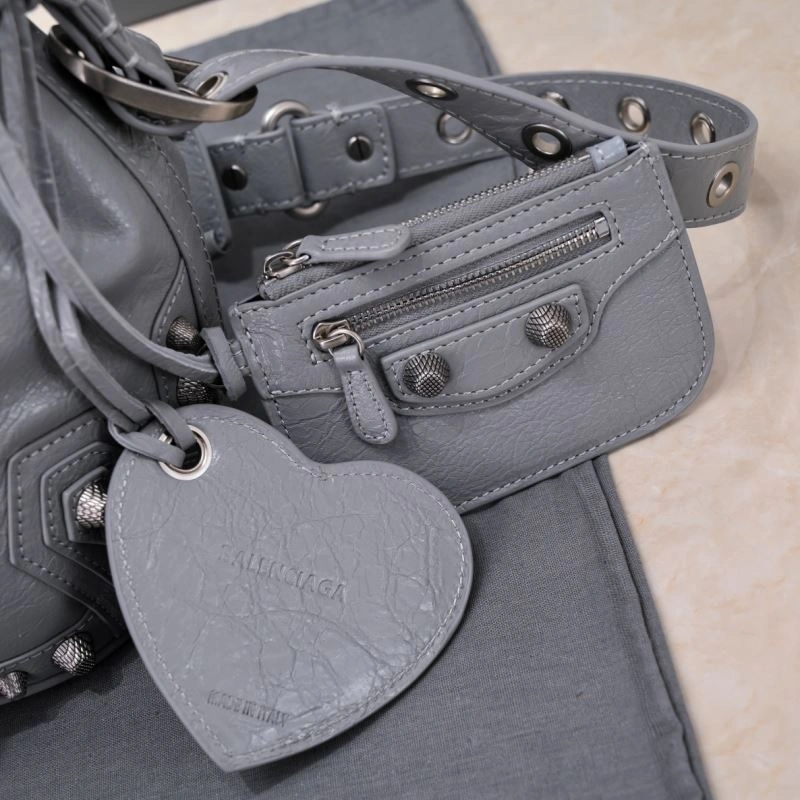 SmartChoice Balenciaga Le Cagole  Cracked Lambskin Bucket Bag 75354