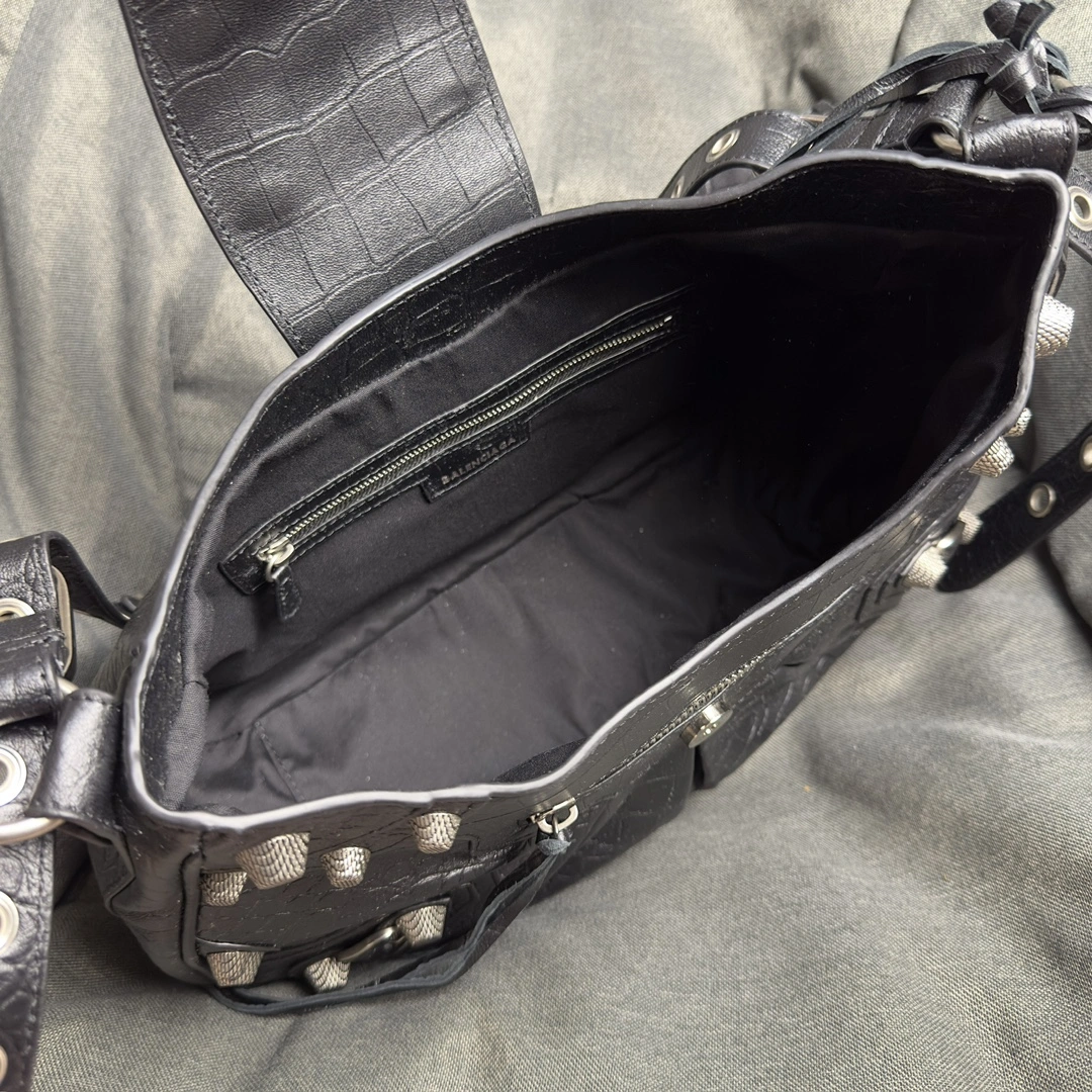Attractive Balenciaga Le Cagole Exploded Sheepskin Half-Moon Bag 61091