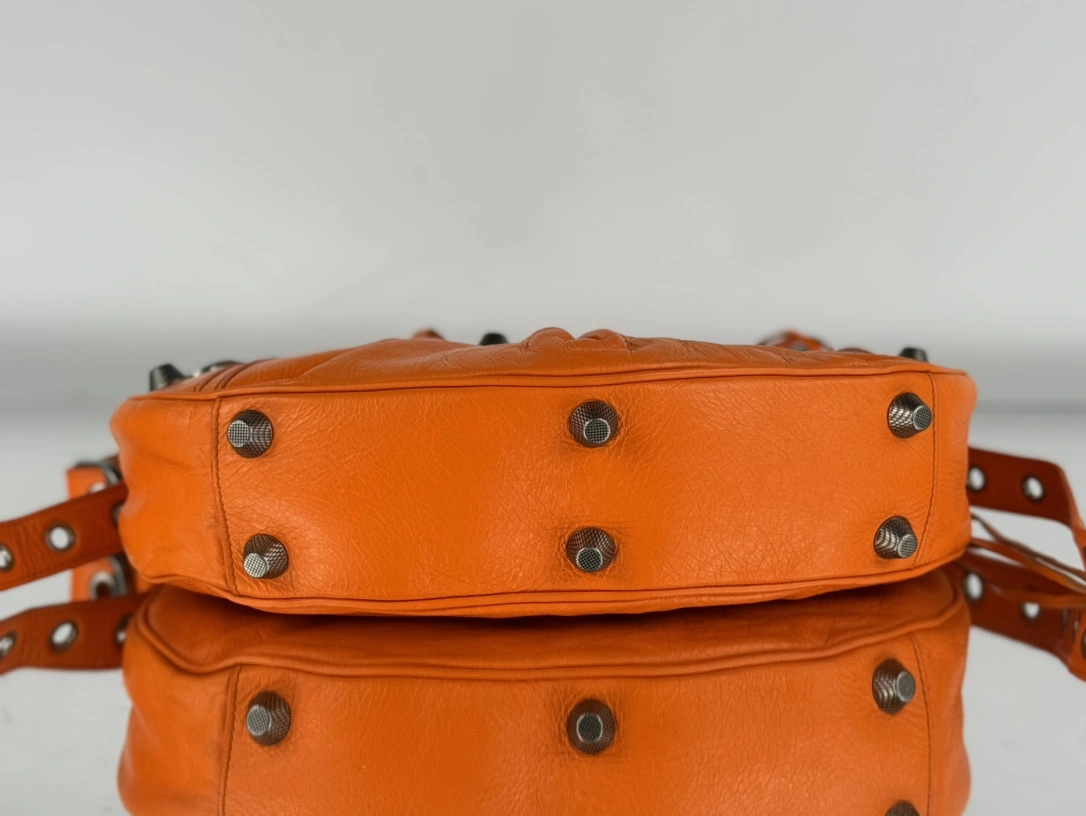 Balenciaga Le Cagole Half-Moon Dumpling Bag in Oil Wax Orange NewStyle 61108