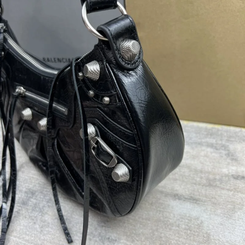 Balenciaga Le Cagole Half-Moon Leather Dumpling Bag Trendsetting 38342